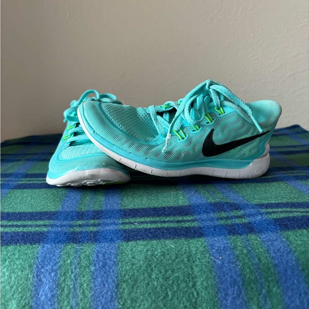 Used Nike Teal/Green Free 5.0 Women’s Size 6